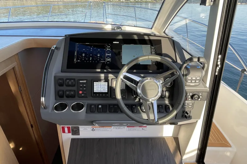 Slide: The Image of Nimbus 405 Flybridge 2024 - 21