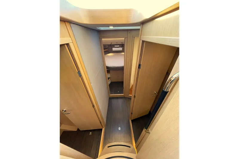 Slide: The Image of Nimbus 405 Flybridge 2024 - 29