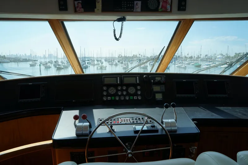 Slide: The Image of Hatteras 82 Enclosed Bridge 1992 - 19