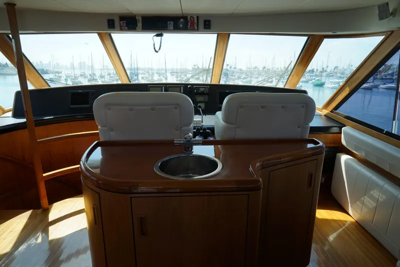 Slide: The Image of Hatteras 82 Enclosed Bridge 1992 - 21
