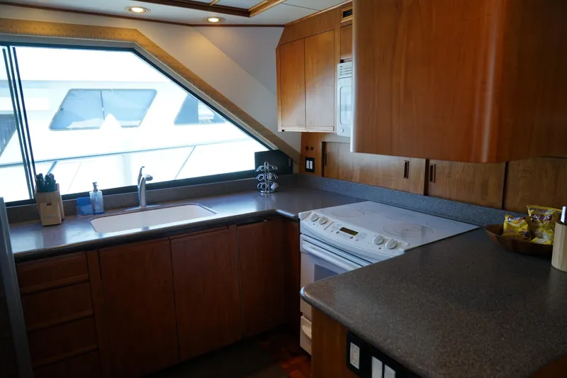 Slide: The Image of Hatteras 82 Enclosed Bridge 1992 - 26