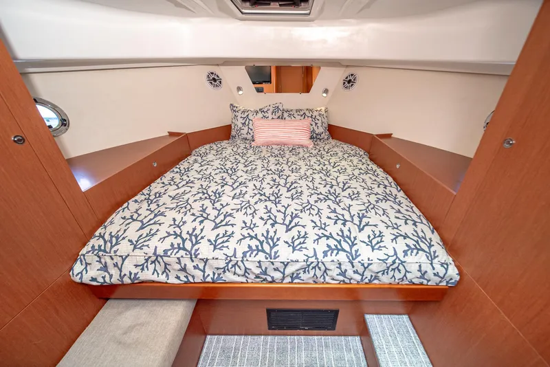 Slide: The Image of Beneteau Swift Trawler 34 2014 - 15