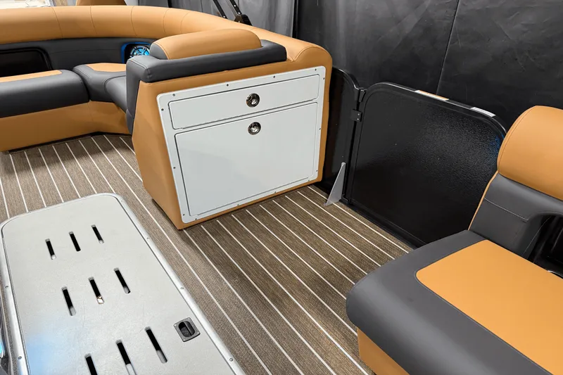 Slide: The Image of Premier 230 Sunsation 2025 - 45