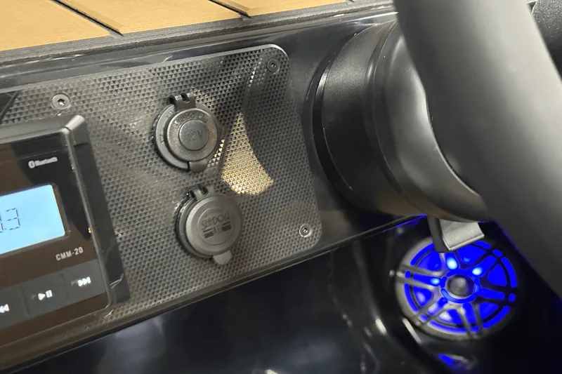 Slide: The Image of Premier 230 Sunsation 2025 - 54