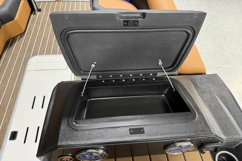 Slide: The Image of Premier 230 Sunsation 2025 - 58