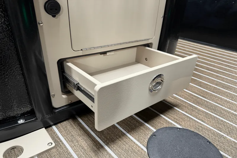 Slide: The Image of Premier 230 Sunsation 2025 - 77