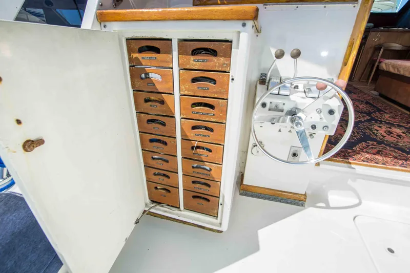 Slide: The Image of Hatteras 46 FlyBridge 1979 - 8