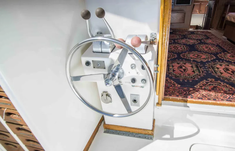 Slide: The Image of Hatteras 46 FlyBridge 1979 - 7