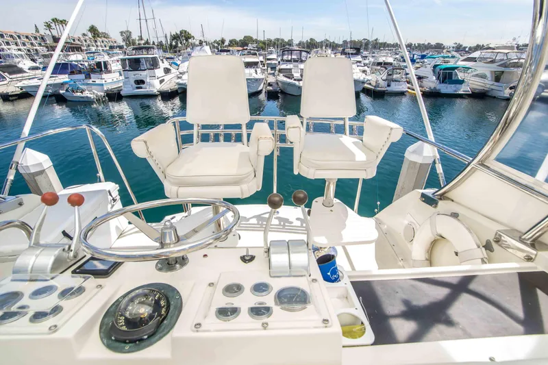Slide: The Image of Hatteras 46 FlyBridge 1979 - 11