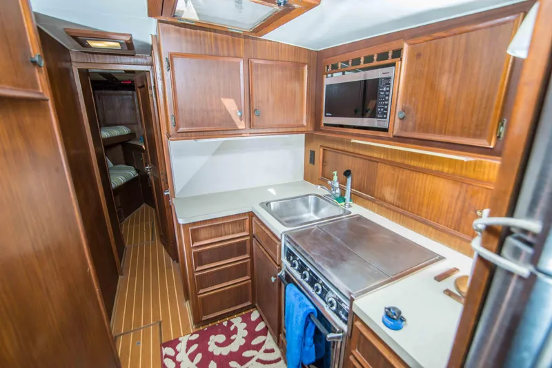 Slide: The Image of Hatteras 46 FlyBridge 1979 - 23