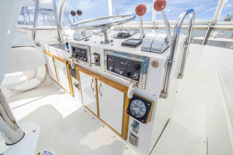 Slide: The Image of Hatteras 46 FlyBridge 1979 - 12