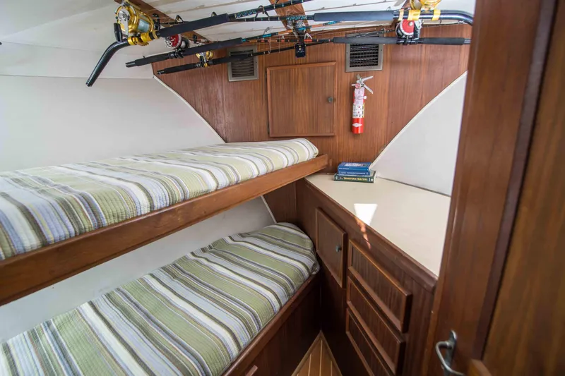 Slide: The Image of Hatteras 46 FlyBridge 1979 - 25