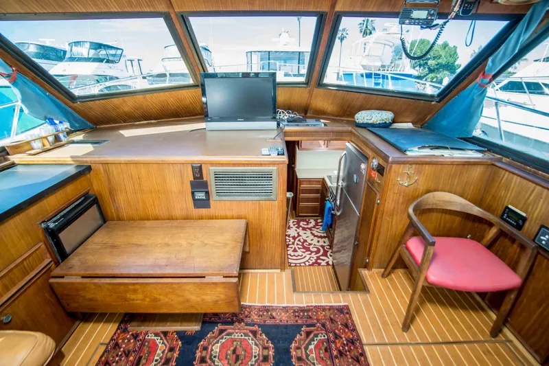 Slide: The Image of Hatteras 46 FlyBridge 1979 - 17