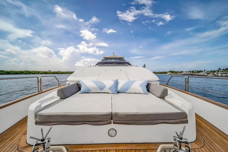 Slide: The Image of Azimut 116 2012 - 12