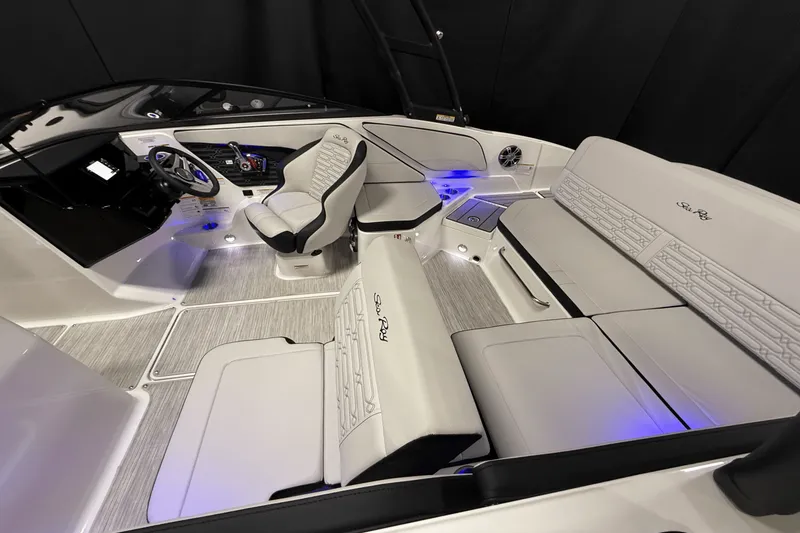 Slide: The Image of Sea Ray SPX 210 Outboard 2025 - 11