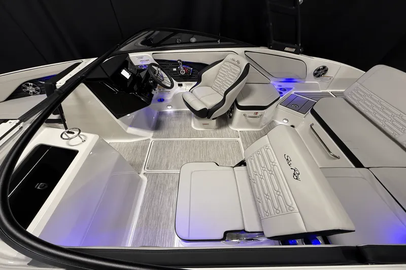 Slide: The Image of Sea Ray SPX 210 Outboard 2025 - 12