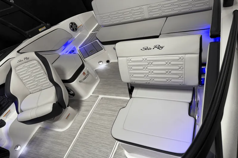 Slide: The Image of Sea Ray SPX 210 Outboard 2025 - 13