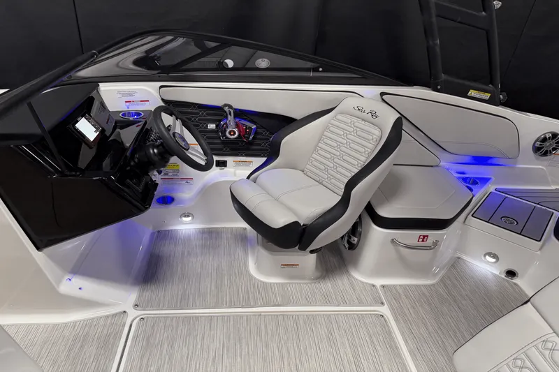 Slide: The Image of Sea Ray SPX 210 Outboard 2025 - 14