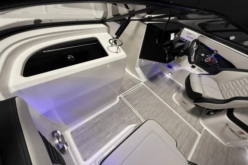 Slide: The Image of Sea Ray SPX 210 Outboard 2025 - 15