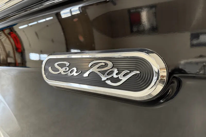 Slide: The Image of Sea Ray SPX 210 Outboard 2025 - 16