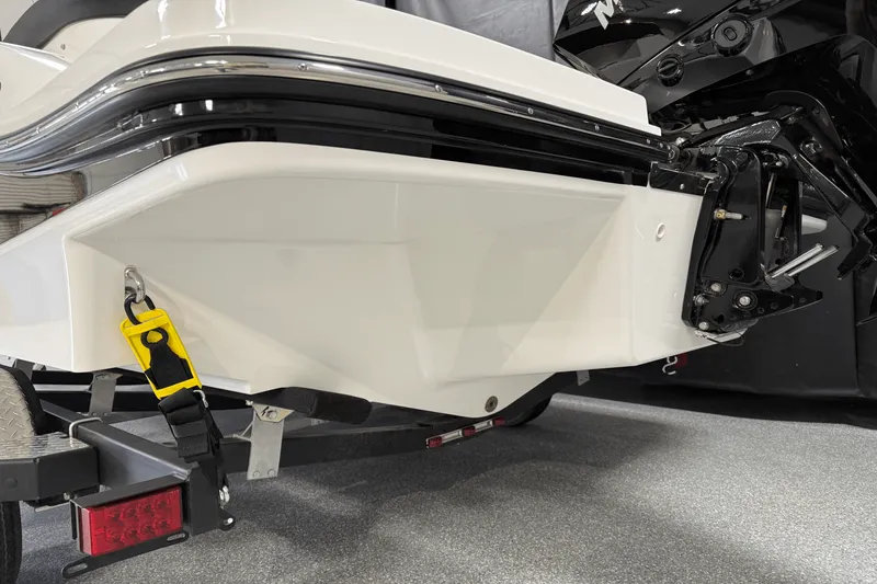 Slide: The Image of Sea Ray SPX 210 Outboard 2025 - 18