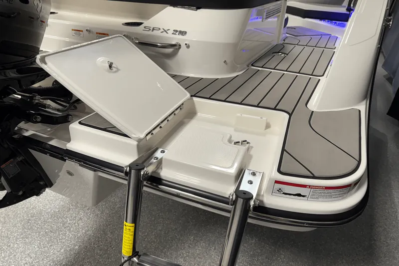 Slide: The Image of Sea Ray SPX 210 Outboard 2025 - 22