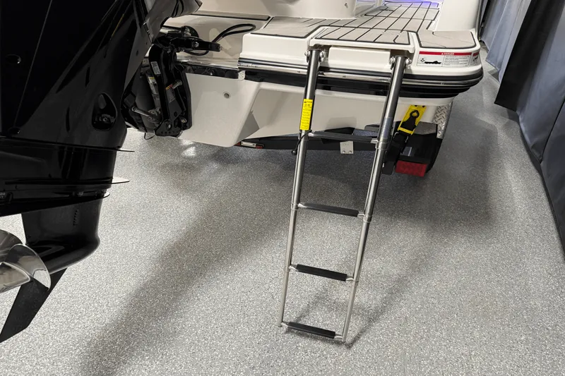 Slide: The Image of Sea Ray SPX 210 Outboard 2025 - 23