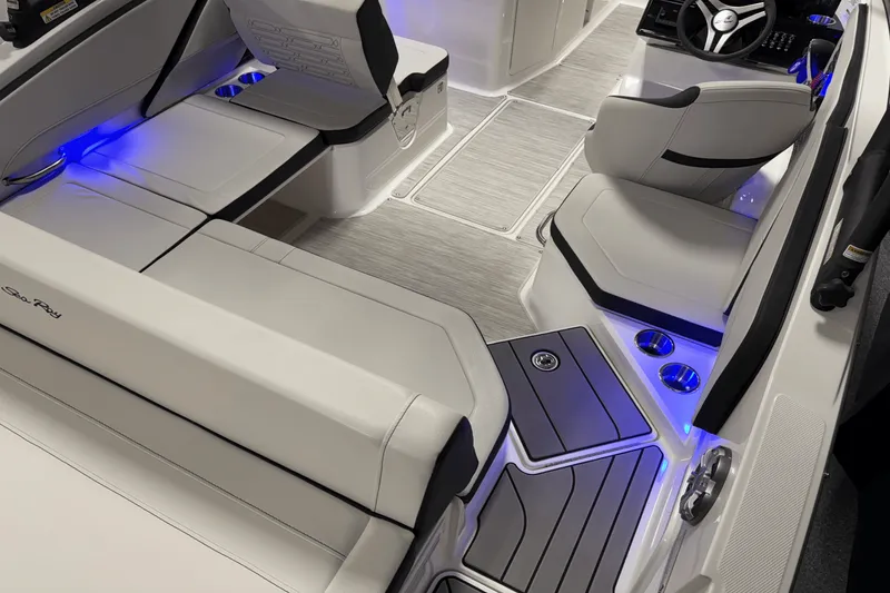 Slide: The Image of Sea Ray SPX 210 Outboard 2025 - 28