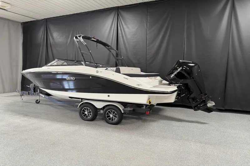 Slide: The Image of Sea Ray SPX 210 Outboard 2025 - 3