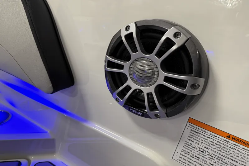 Slide: The Image of Sea Ray SPX 210 Outboard 2025 - 30