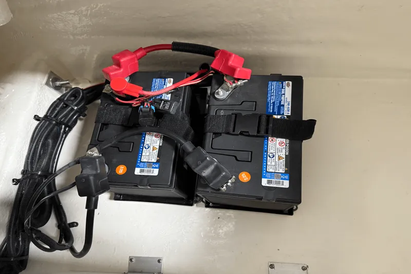 Slide: The Image of Sea Ray SPX 210 Outboard 2025 - 41