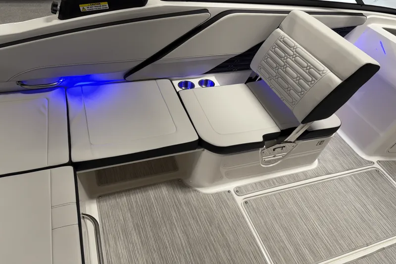 Slide: The Image of Sea Ray SPX 210 Outboard 2025 - 49