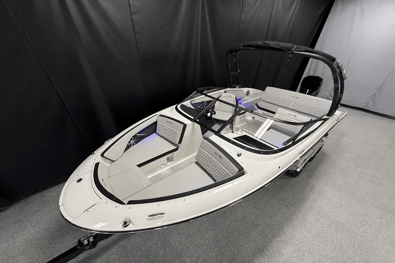 Slide: The Image of Sea Ray SPX 210 Outboard 2025 - 5