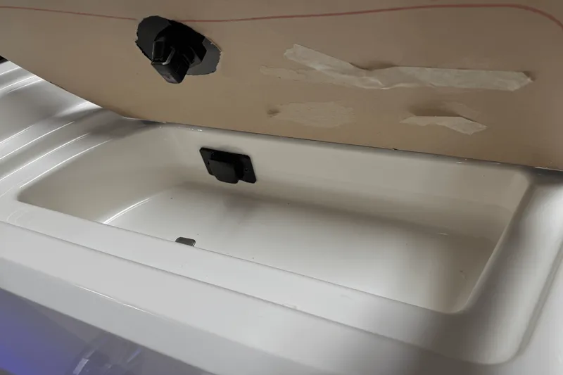 Slide: The Image of Sea Ray SPX 210 Outboard 2025 - 54