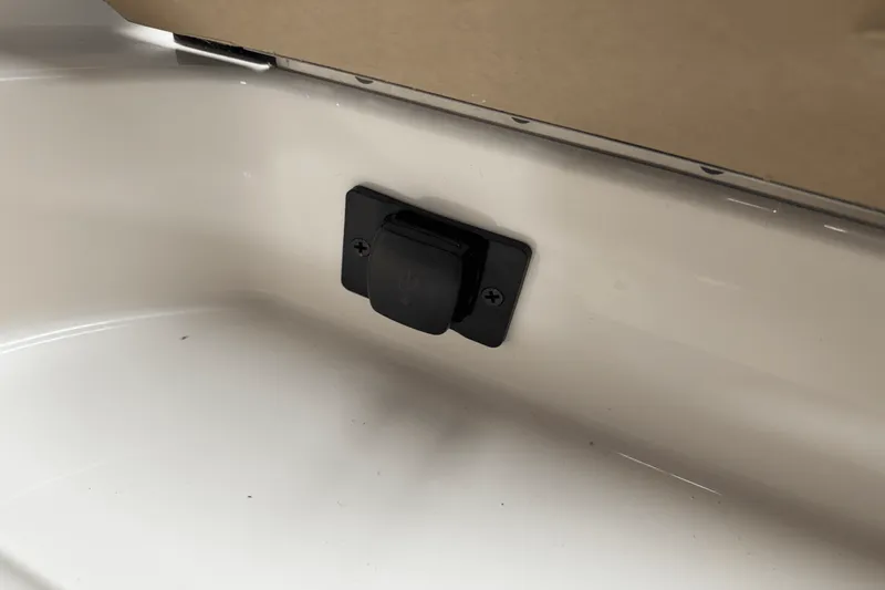 Slide: The Image of Sea Ray SPX 210 Outboard 2025 - 55