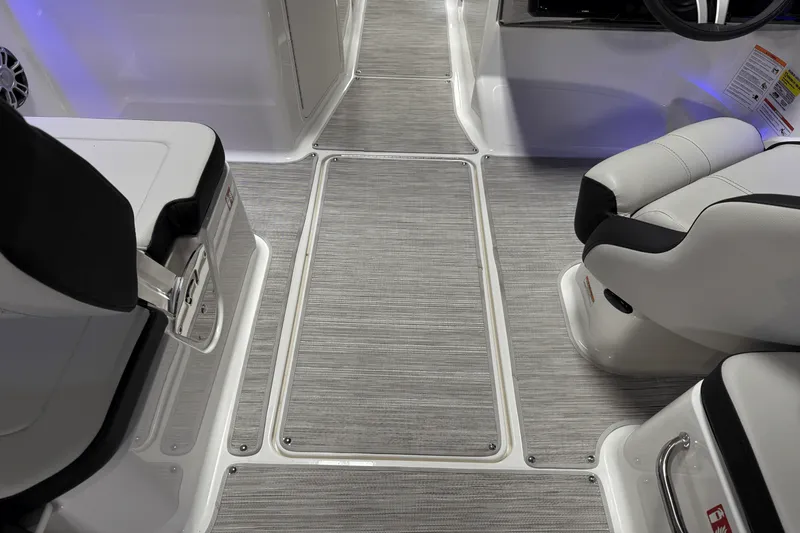 Slide: The Image of Sea Ray SPX 210 Outboard 2025 - 58