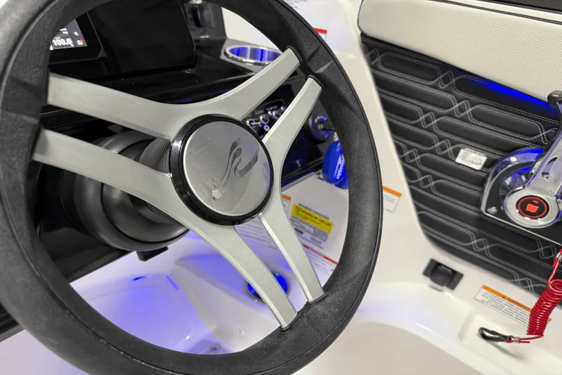 Slide: The Image of Sea Ray SPX 210 Outboard 2025 - 65