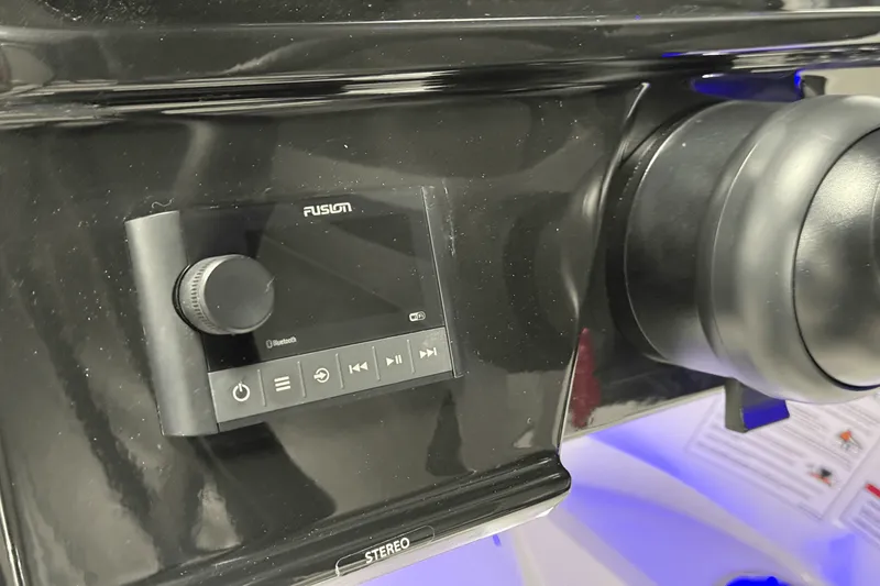 Slide: The Image of Sea Ray SPX 210 Outboard 2025 - 66