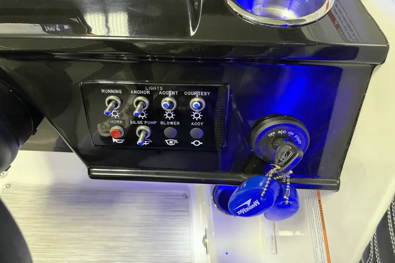 Slide: The Image of Sea Ray SPX 210 Outboard 2025 - 69