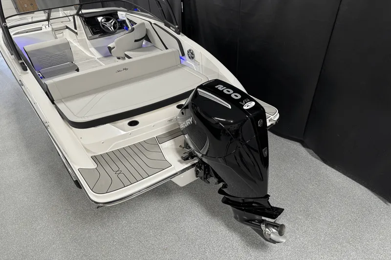 Slide: The Image of Sea Ray SPX 210 Outboard 2025 - 7