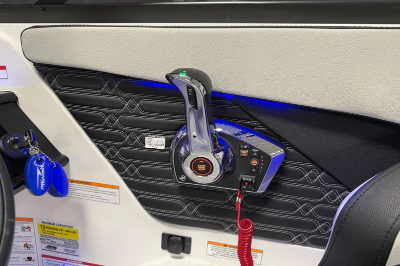 Slide: The Image of Sea Ray SPX 210 Outboard 2025 - 70