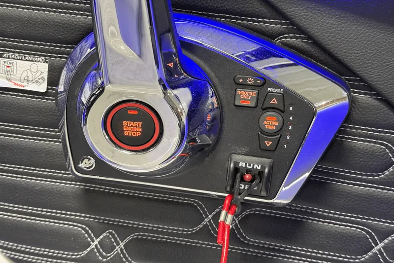 Slide: The Image of Sea Ray SPX 210 Outboard 2025 - 71