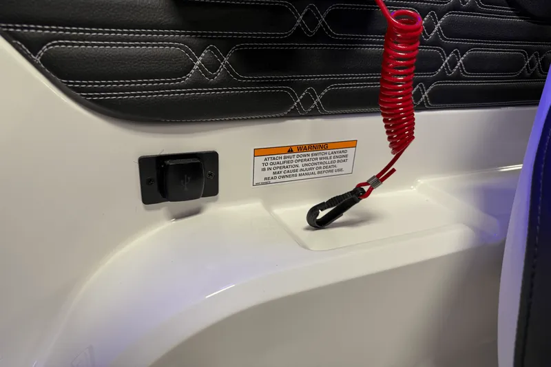 Slide: The Image of Sea Ray SPX 210 Outboard 2025 - 72