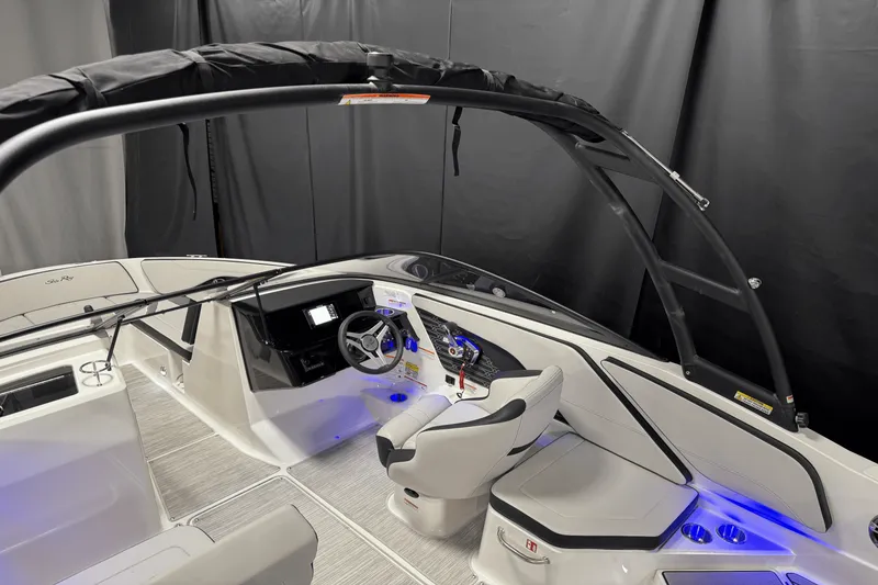 Slide: The Image of Sea Ray SPX 210 Outboard 2025 - 83