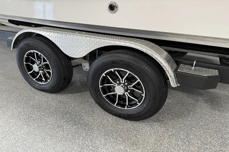 Slide: The Image of Sea Ray SPX 210 Outboard 2025 - 86