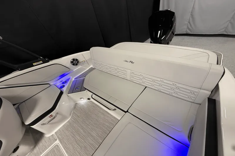 Slide: The Image of Sea Ray SPX 210 Outboard 2025 - 9