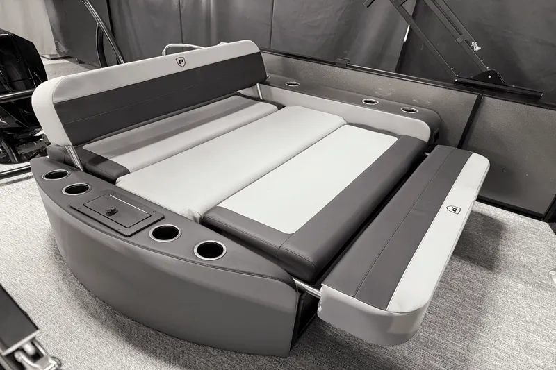 Slide: The Image of Premier 230 Sunsation 2025 - 31