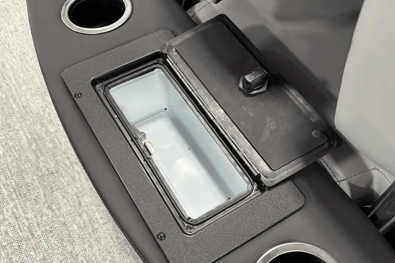 Slide: The Image of Premier 230 Sunsation 2025 - 35