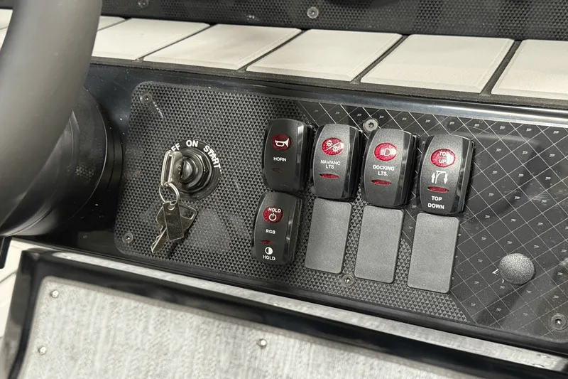 Slide: The Image of Premier 230 Sunsation 2025 - 50