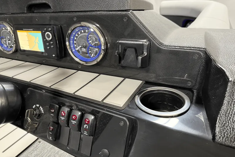 Slide: The Image of Premier 230 Sunsation 2025 - 51